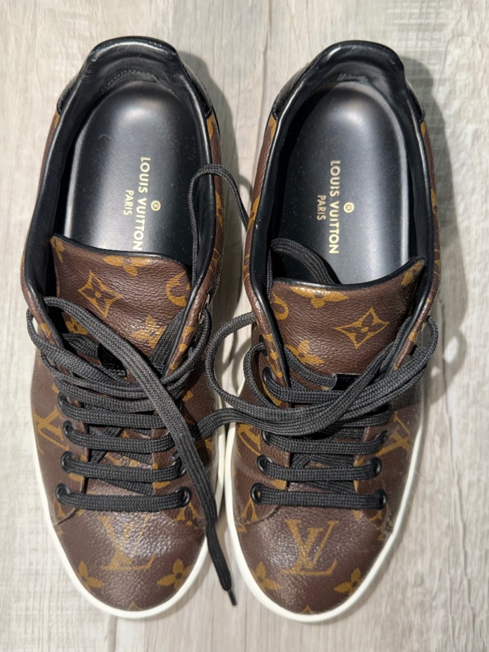 Louis Vuitton FRONTROW sneakers in EXCELLENT pre-loved condition - EU 37